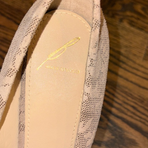 Brian Atwood Savita Taupe Suede Glitter Floral Platform Pumps Heels Size 9 - Picture 3 of 10